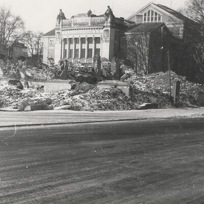 Zerstörungen am Berliner Platz nach einem Bombenangriff 1944 auf Gießen